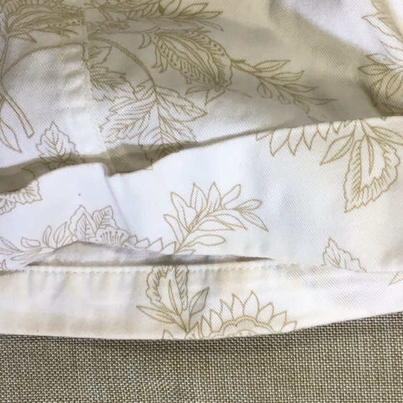 Cherokee longer shorts white w/ brown flowers - Picture 13 of 13